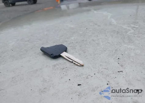 2004 Mercury Grand Marquis Gs z USA, uszkodzony, nr VIN 2MEFM74W44X661574